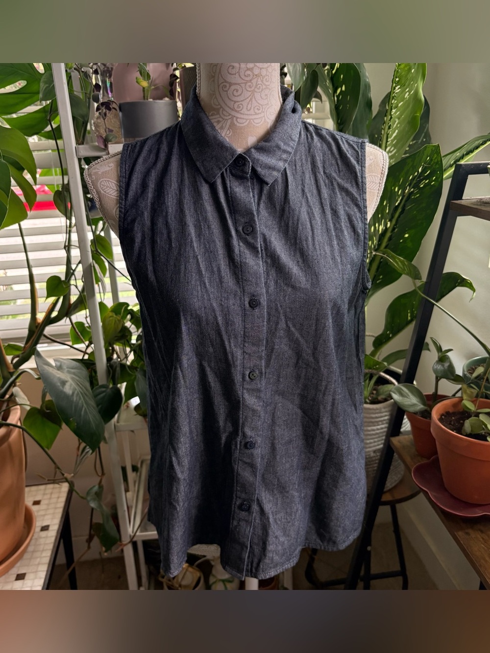 Eileen Fisher Sleeveless Button-Down Shirt in Navy